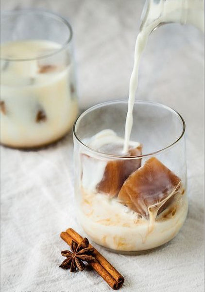 Chai frío con hielos de chai